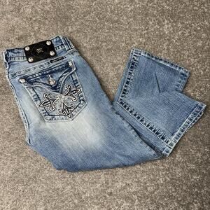 Miss Me Capri Jeans Women’s 28 Light Wash Rhinestone Embellished JP5335P Stretch